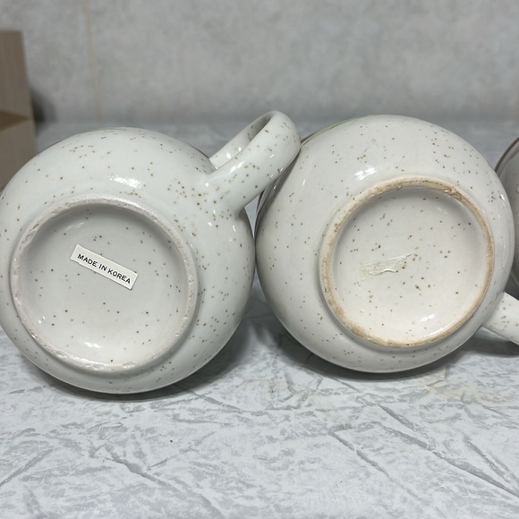 Vtg Speckled Stoneware Painted floral mugs Set of 4 - Picture 4 of 11